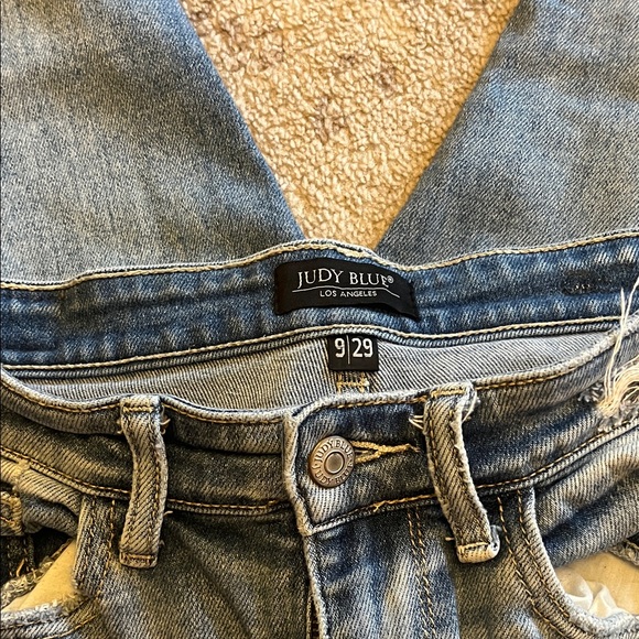 Judy Blue Jeans Relaxed Light Blue Distressed Denim - Picture 3 of 3